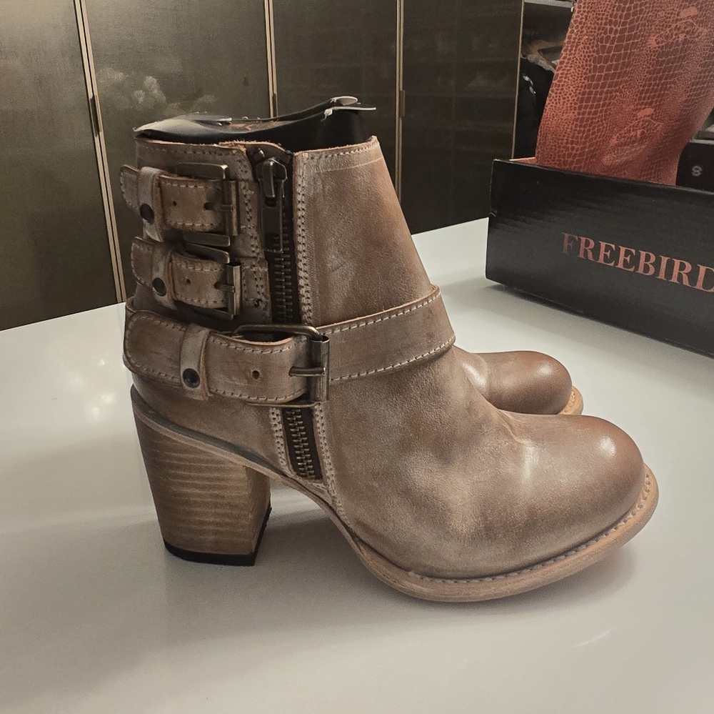 Freebird bolo taupe boots